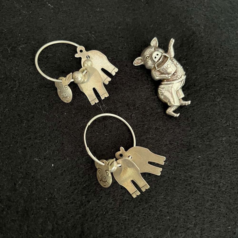 SET HOOP EARRINGS AND BROOCH